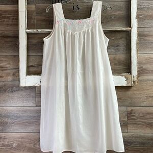 Lorraine Vintage Ladies House Dress Gown, Embroidered Floral Pattern,Light Pink